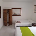 Habitación I frente a la playa ( Bocagrande )